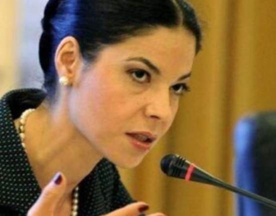 Ana Birchall il critica pe imparatul Iohannis Milioane de euro aruncati pentru renovarea unei vile o mare nesimtire