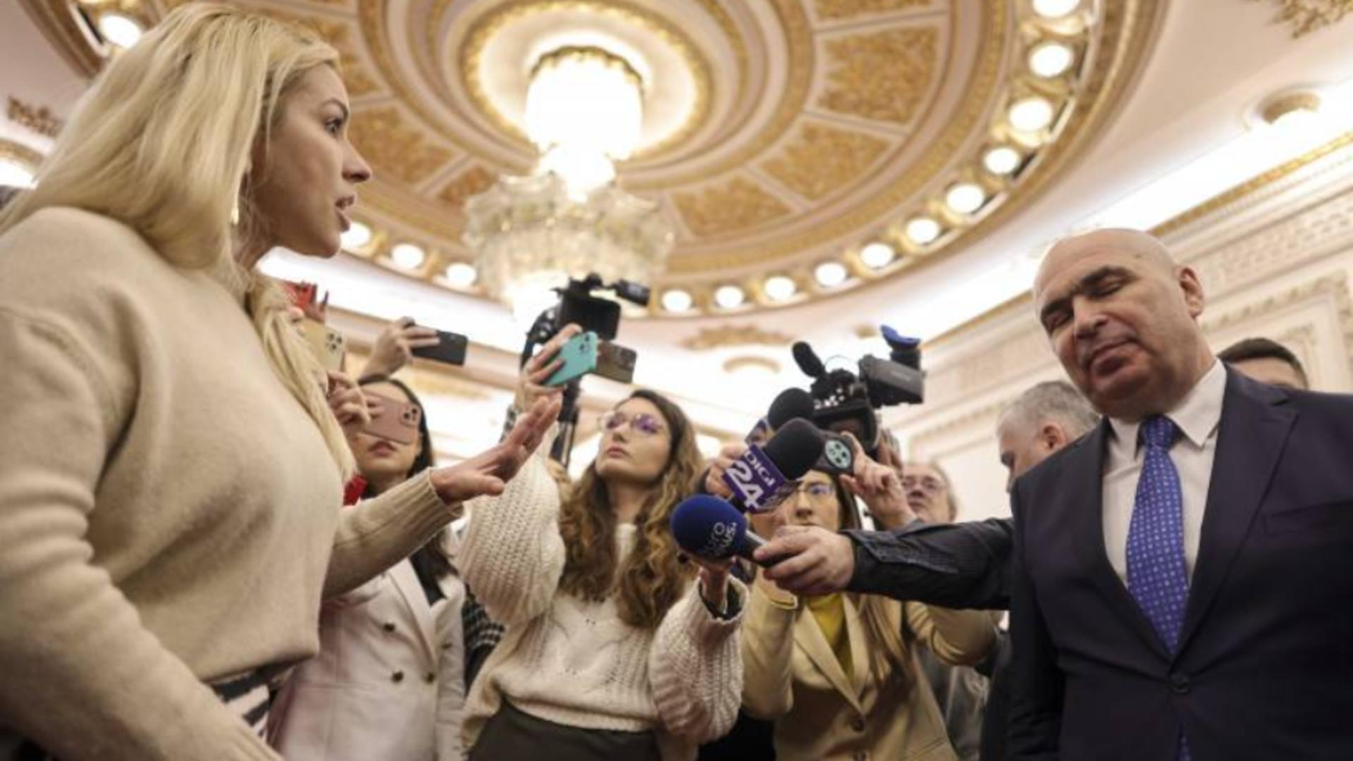 Cine este Cristina Târteață, funcționara vocală ce a protestat la Parlament împotriva concedierilor anunțate de Ilie Bolojan 1 Cine este Cristina Tarteata functionara vocala ce a protestat la Parlament impotriva concedierilor anuntate de Ilie Bolojan