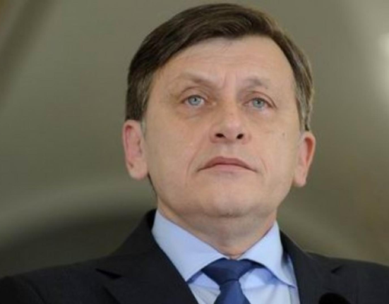 Crin Antonescu candidatul PSD PNL si UDMR vrea interzicerea votului din strainatate