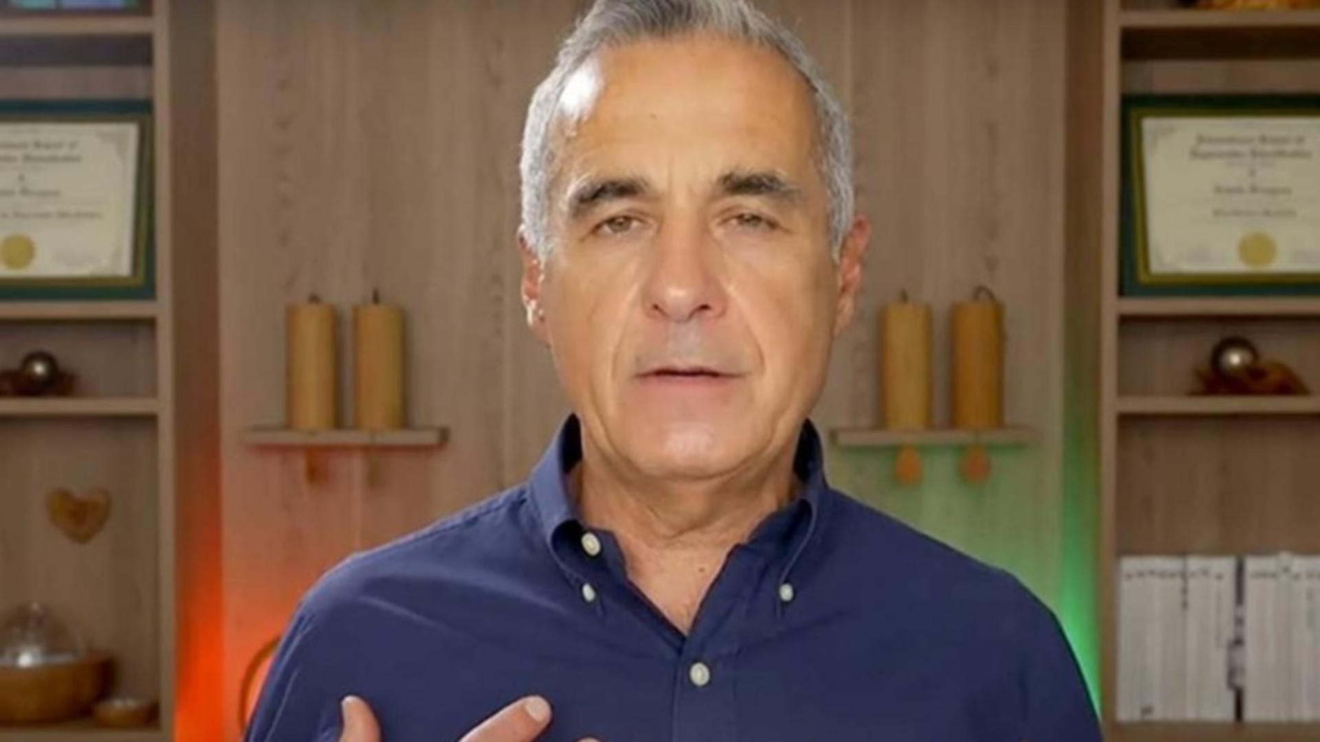 Cristoiu critică acuzațiile împotriva mamei lui Călin Georgescu: „Dacă mama e legionară, fiul nu poate candida?” 1 Cristoiu critica acuzatiile impotriva mamei lui Calin Georgescu Daca mama e legionara fiul nu poate candida
