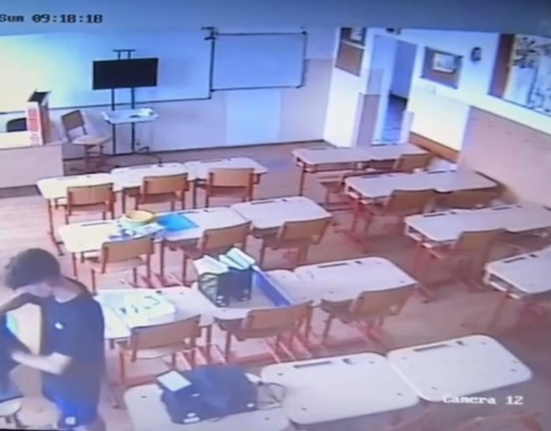 Elev de clasa a IV a acuzat de violenta si gesturi obscene