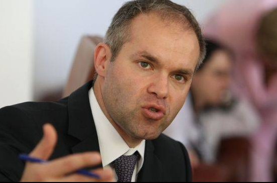 Funeriu refuza retragerea si se vede in finala cu Nicusor Dan