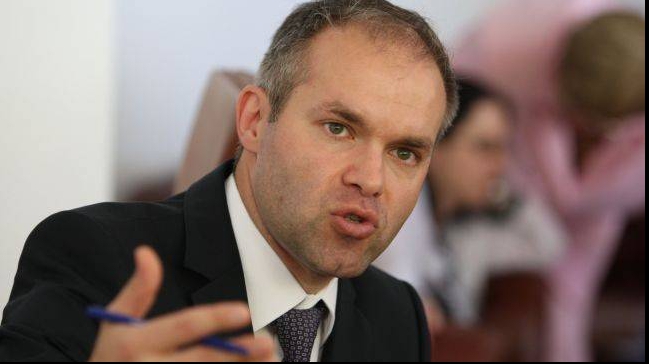 Funeriu refuza retragerea si se vede in finala cu Nicusor Dan