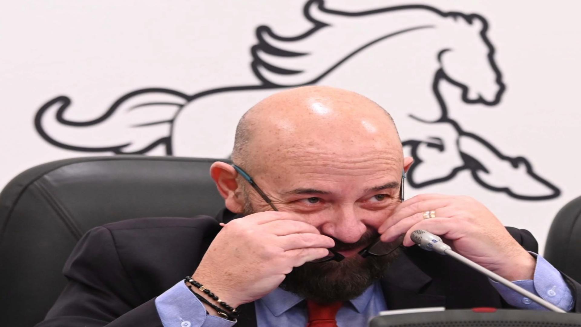 Piedone se desparte de PSD: fostul primar de la Sector 5 schimbă trandafirii cu caii. 1 Piedone se desparte de PSD fostul primar de la Sector 5 schimba trandafirii cu caii