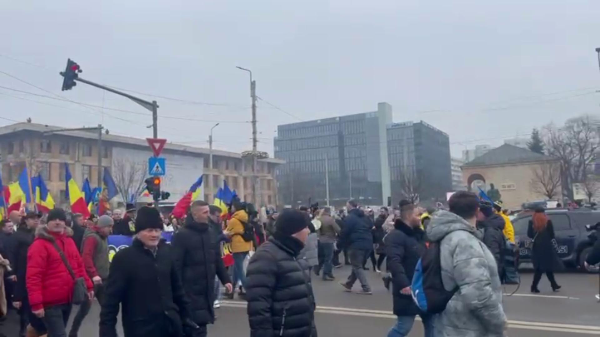 Politicienii PSD și PNL, huiduiți la Iași de Ziua Unirii. 1 Politicienii PSD si PNL huiduiti la Iasi de Ziua Unirii