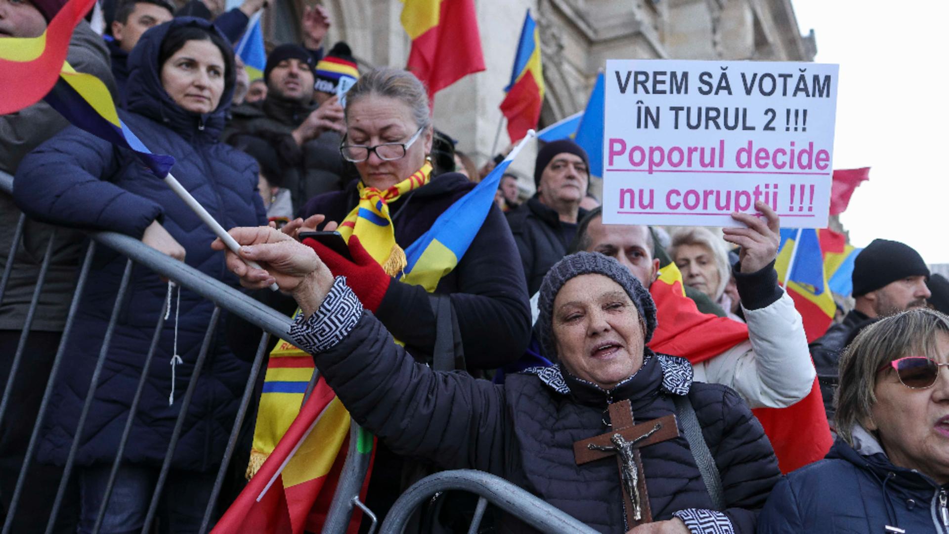 Protest pentru Calin Georgescu la Curtea de Apel