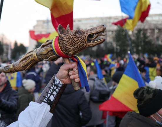 Proteste in Piata Victoriei si CAB George Simion alaturi de oameni revoltati cere democratie