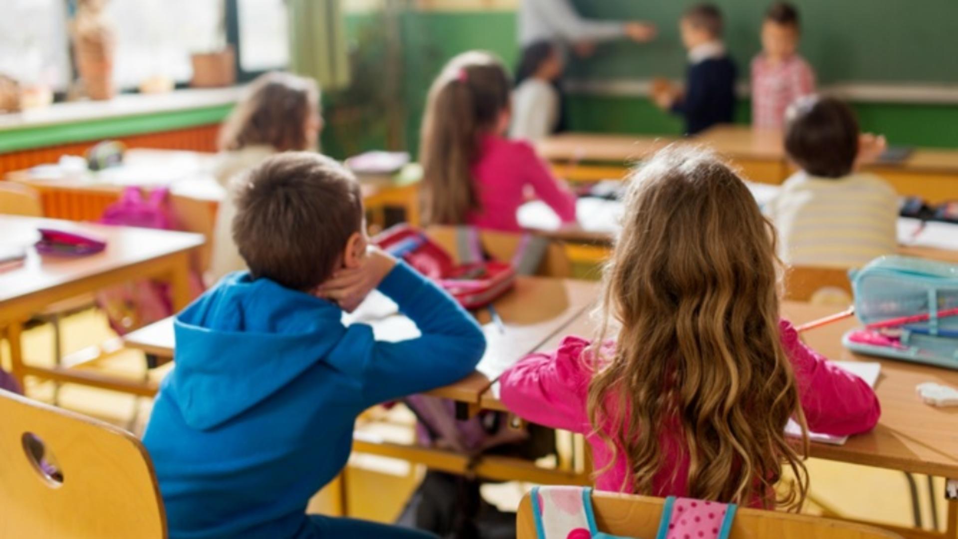 Reactia Inspectoratului Scolar Timis dupa ce o eleva de 14 ani a nascut