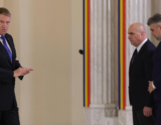 Sfidarea lui Bolojan fata de romanii pacaliti la vot Presedintele Senatului il apara pe Klaus Iohannis