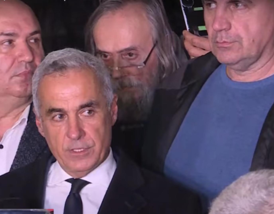 Verdict AMANAT in procesul lui Calin Georgescu Nicio DOVADA Zero nimic Sute de sustinatori au scandat numele presedintelui ales