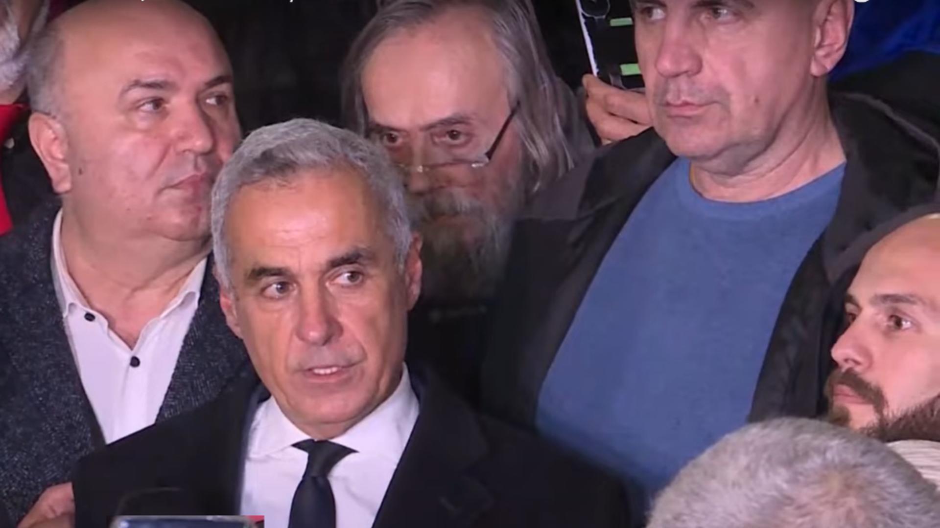 Verdict AMANAT in procesul lui Calin Georgescu Nicio DOVADA Zero nimic Sute de sustinatori au scandat numele presedintelui ales