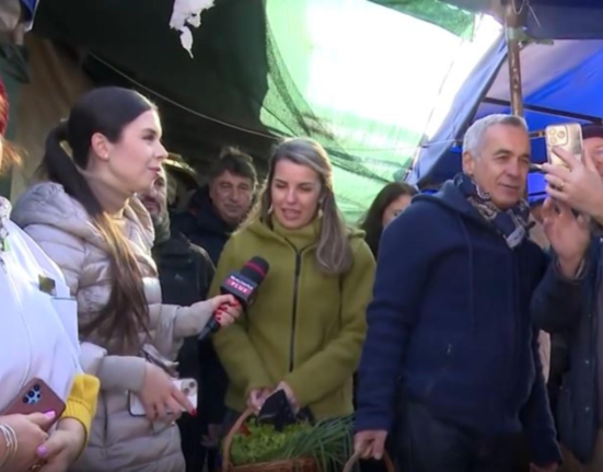 Calin Georgescu alaturi de sotie la cumparaturi