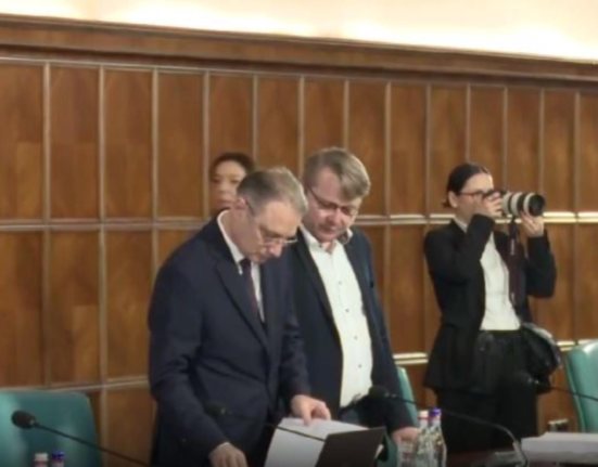 Consilierii din institutia lui Zgonea cu salarii mari Austeritatea nu a afectat toate institutiile