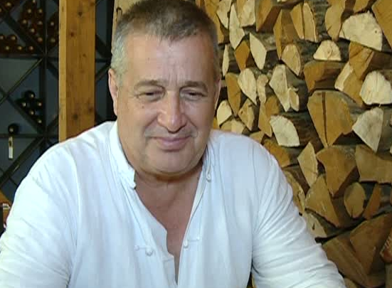 Mircea Dinescu Iohannis ar trebui sa plece in lanturi VIDEO