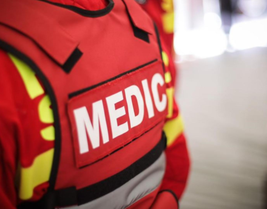 Plan rosu activat la un liceu din Romania 21 de elevi dusi la spital
