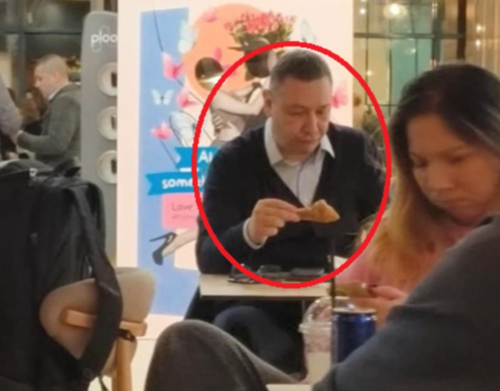 Poza fantoma cu aliatul lui Trump complot cu jurnalistul apropiat al lui Victor Ponta