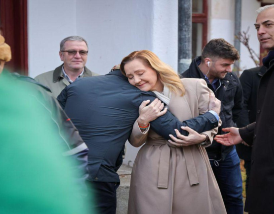 Rezistii se cearta intre ei Tradarea Elenei Lasconi e Imminenta