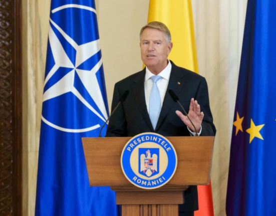 Sedinta cruciala pentru inlaturarea lui Klaus Iohannis Opozitia planifica demisia faraonului Cum isi apara faraonul privilegiile