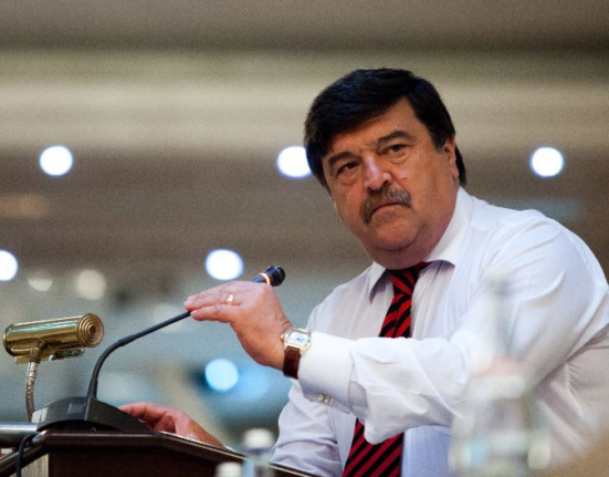 Toni Grebla demis de la sefia AEP pentru blocarea banilor PNL si cererea unei analize a turului 2