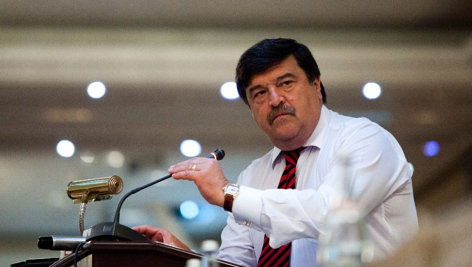 Toni Grebla demis de la sefia AEP pentru blocarea banilor PNL si cererea unei analize a turului 2