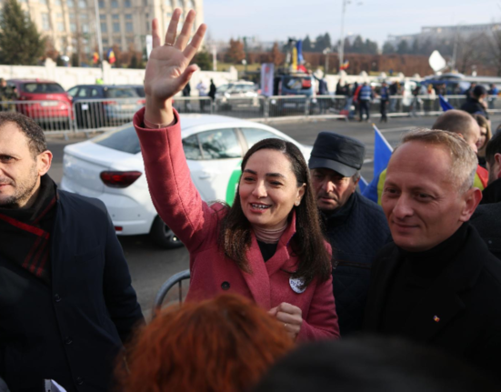 Anamaria Gavrila lectie de corectitudine politica pentru Gigi Becali Il incurajez sa si faca partid poate va critica mai putin