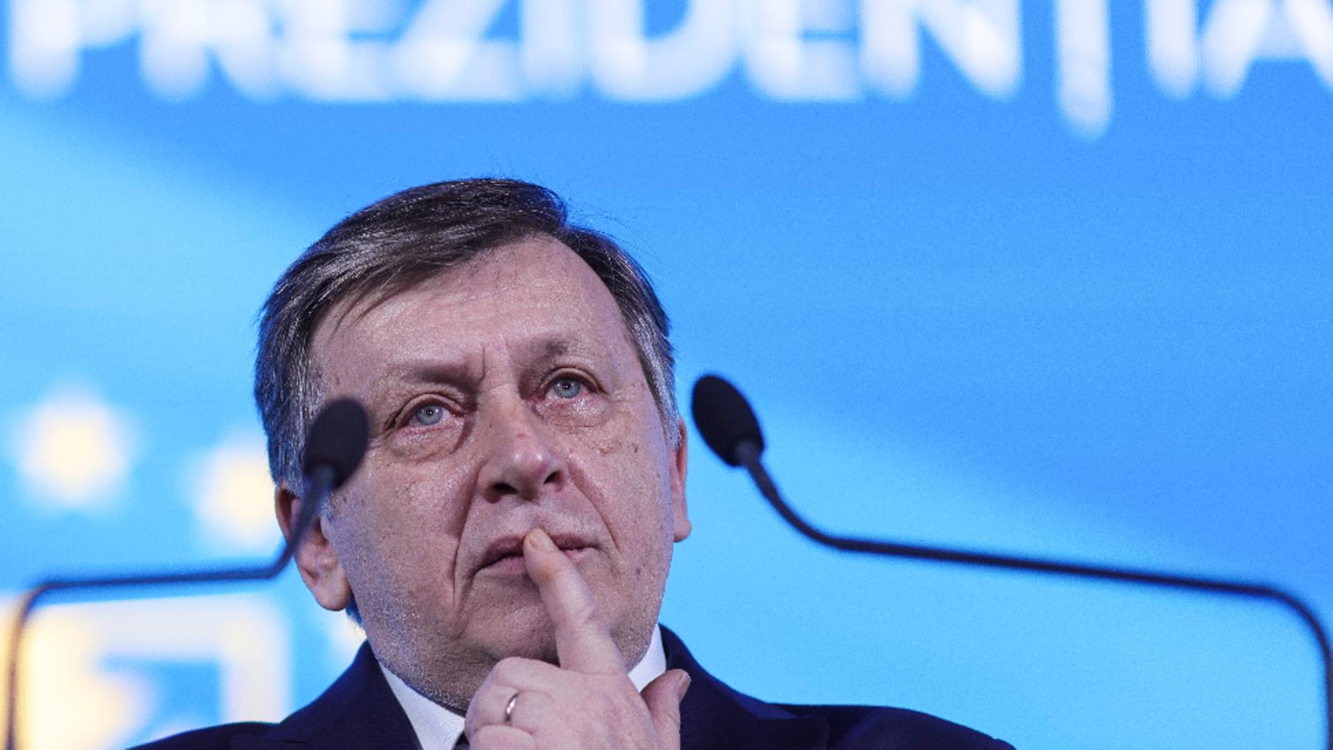 CRIN ANTONESCU raspunde atacului lui Ponta si al statului paralel Victor Ponta minte demult si constant Vocile sistemului nu sunt prietenele mele