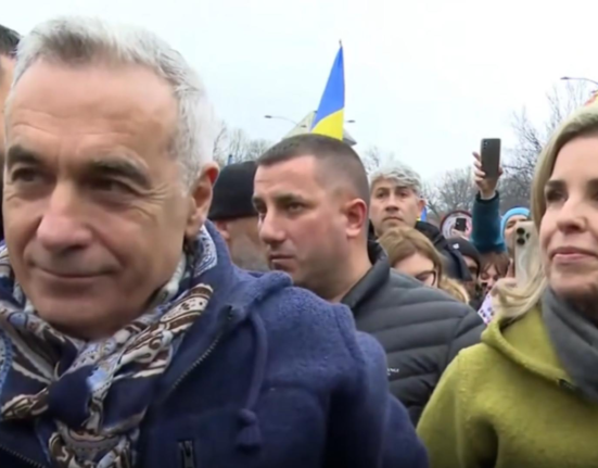 Calin Georgescu la protest Poporul roman trezit e o forta