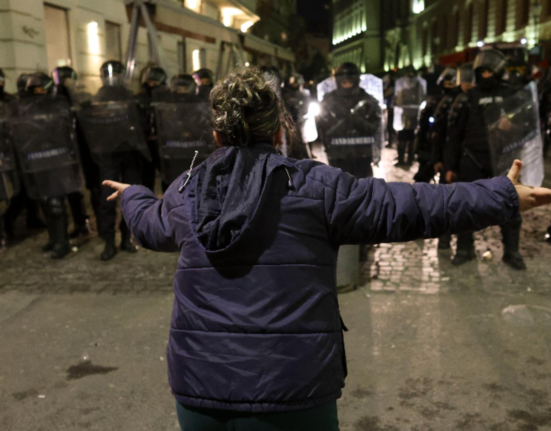 Cum relateaza presa internationala protestul spontan din Capitala HAOS