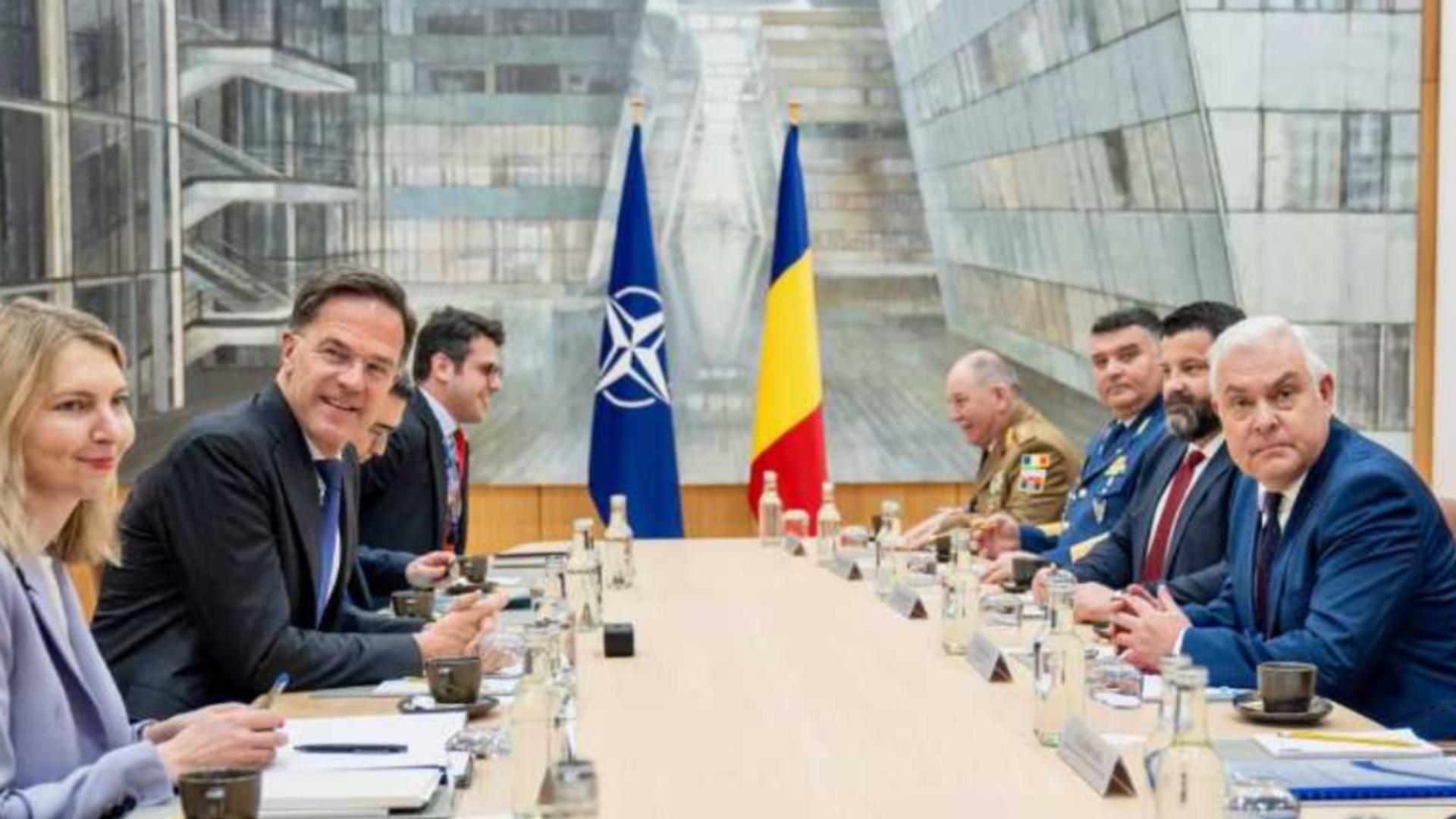 Ministrul Apărării Angel Tîlvăr, întâlnire cu șeful NATO 1 Ministrul Apararii Angel Tilvar intalnire cu seful NATO