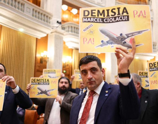 Parlamentul a respins motiunea de cenzura impotriva Guvernului