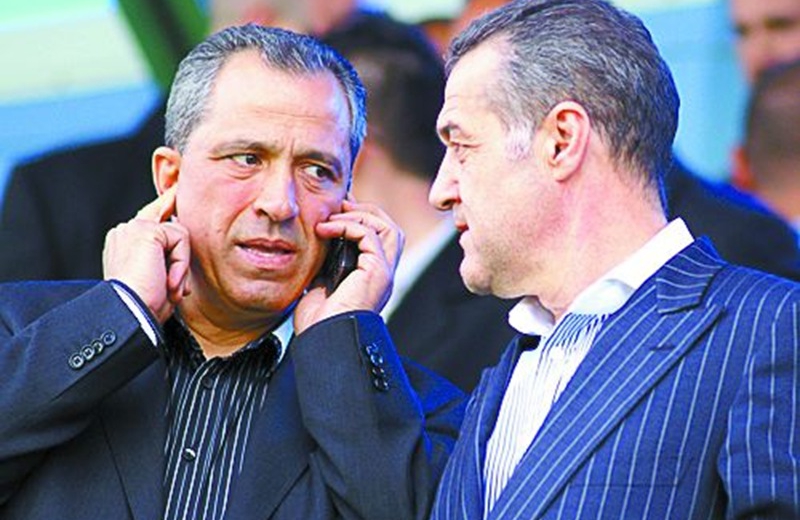 Sistemul se ascunde de ochii lumii. Teia Sponte, apropiatul lui Gigi Becali, își folosește aghiotanții pentru a intimida echipa Realitatea PLUS. 1 Sistemul se ascunde de ochii lumii Teia Sponte apropiatul lui Gigi Becali isi foloseste aghiotantii pentru a intimida echipa Realitatea PLUS