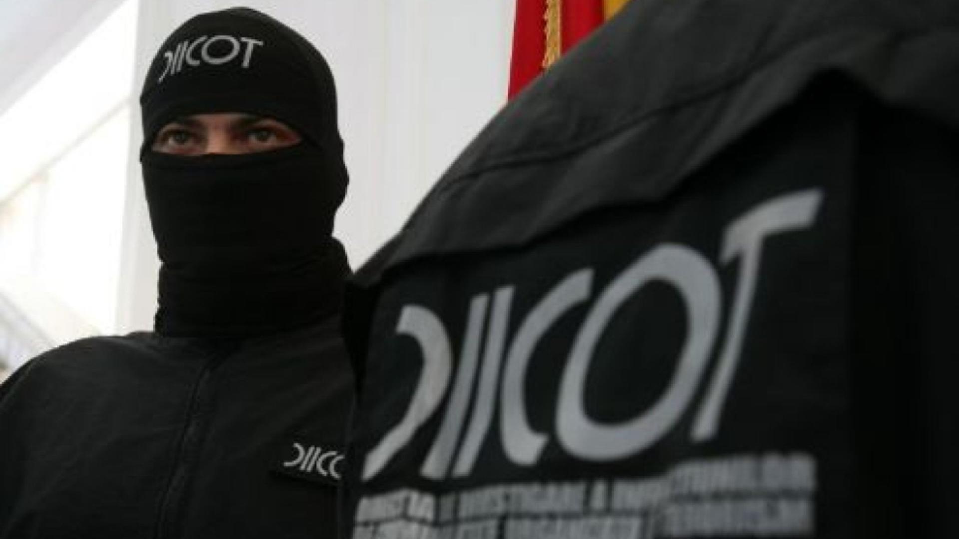 Un barbat retinut de DIICOT acuzat de legaturi cu Rusia Strangerea mainii unui diplomat rus nu inseamna rasturnarea guvernelor