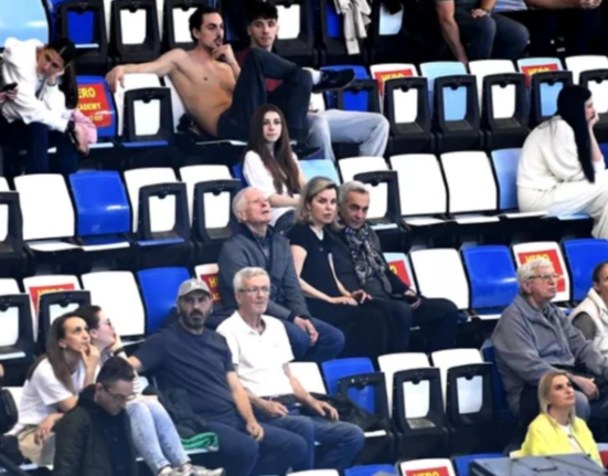 Calin Georgescu vazut cu sotia la Competitia Nationala de Natatie