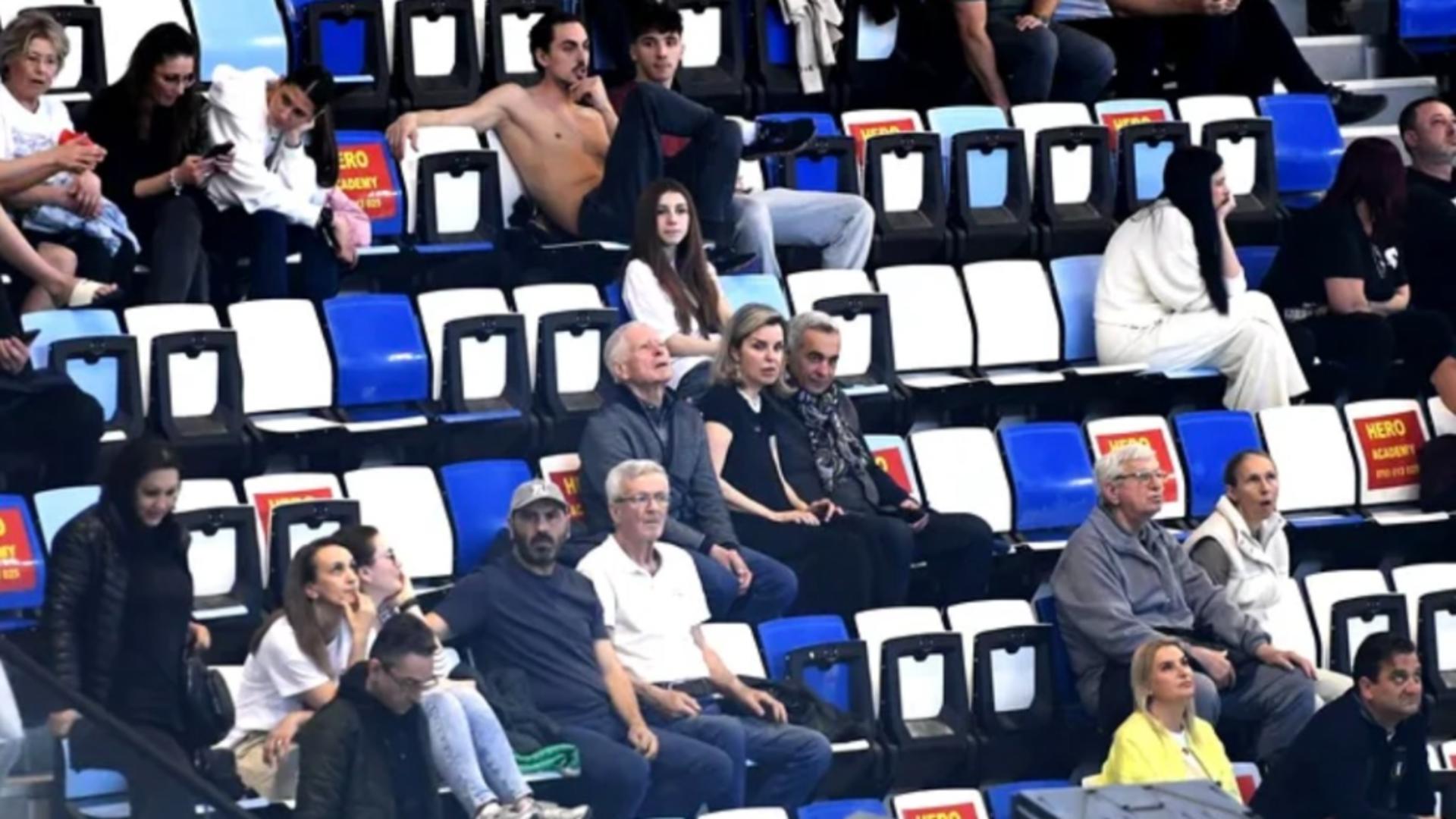 Calin Georgescu vazut cu sotia la Competitia Nationala de Natatie