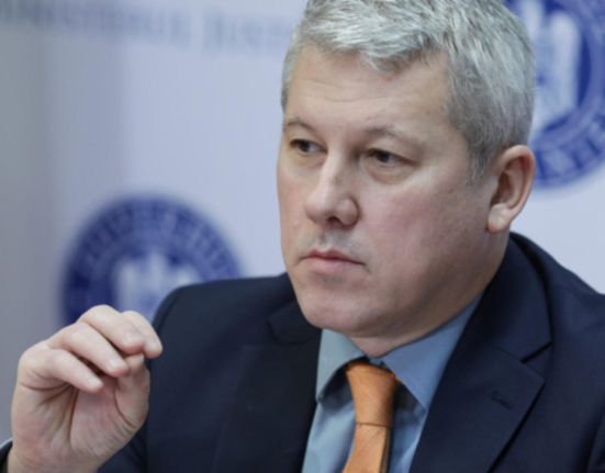 Camera Deputatilor dezbate si voteaza motiunea simpla