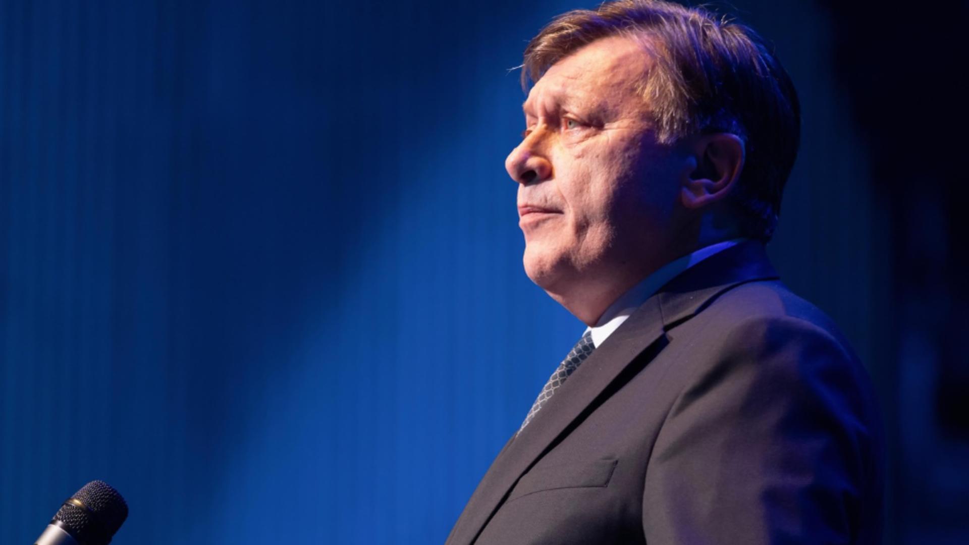 Crin Antonescu Nicusor da putina apa Ponta prea multa