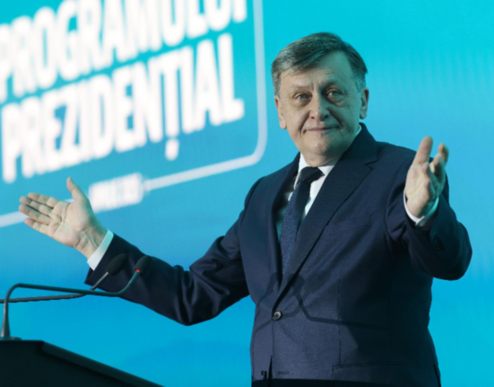 Crin Antonescu ironii catre contracandidati Tara e onesta Nicusor problema e sa fii tu