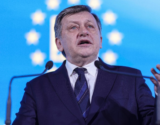 Crin Antonescu mesaj ferm din Republica Moldova Alegerile din Bucuresti conteaza pentru Chisinau
