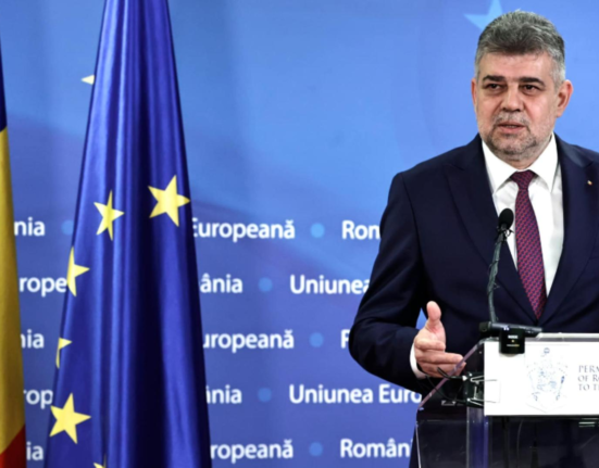 Doi batrani mor de frig in Bucuresti Nicusor Dan pregateste campania prezidentiala Ciolacu Asumati va candidatura USR