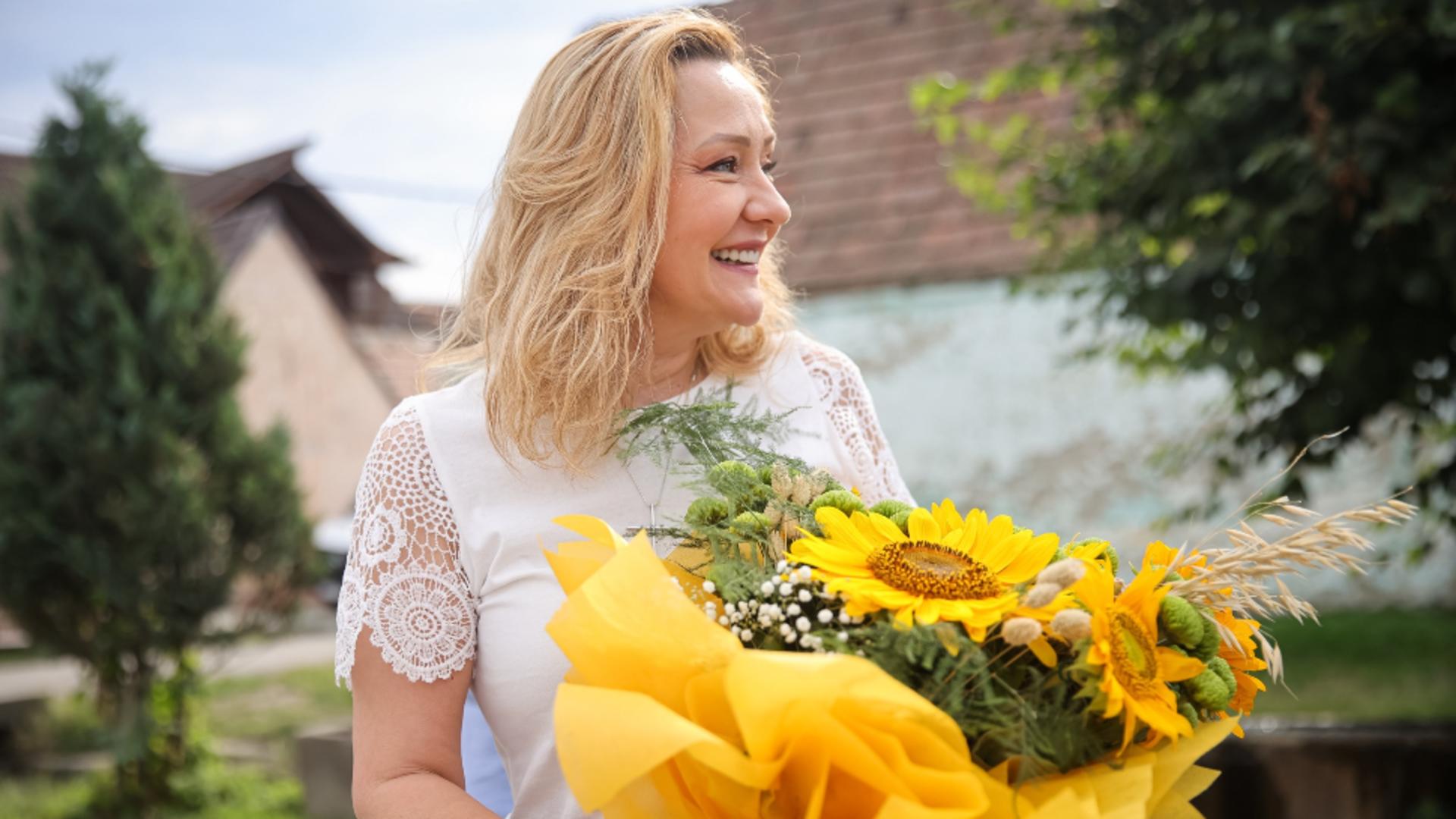 EXCLUSIV BEC a interzis clipurile USR Lasconi reactioneaza Am fost cu ei la starea civila si la biserica au schimbat candidatul