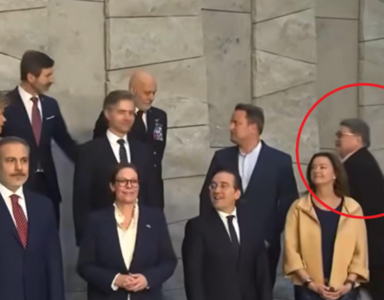 Emil Hurezeanu protagonist al unui moment amuzant la NATO