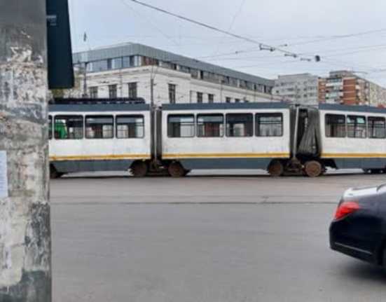 Haos in Bucuresti Tramvaie defecte Nicusor Dan ocupat