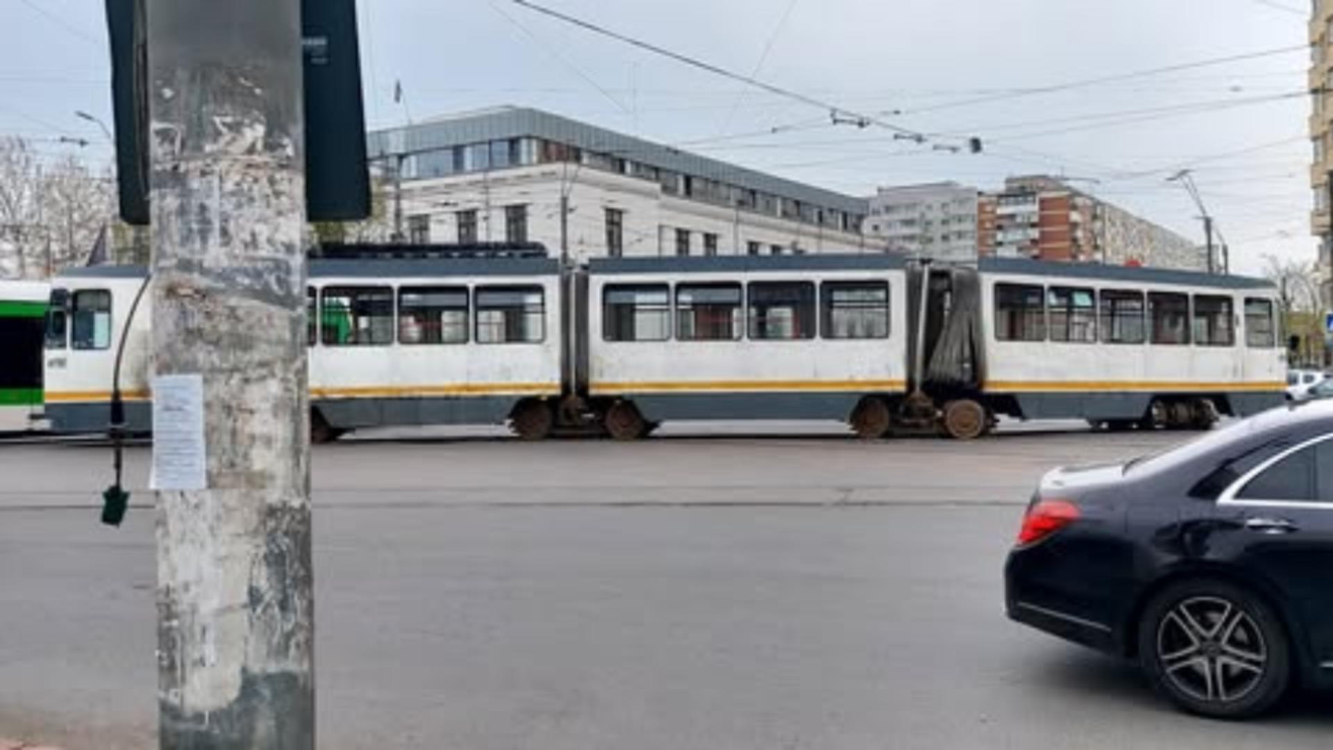 Haos in Bucuresti Tramvaie defecte Nicusor Dan ocupat