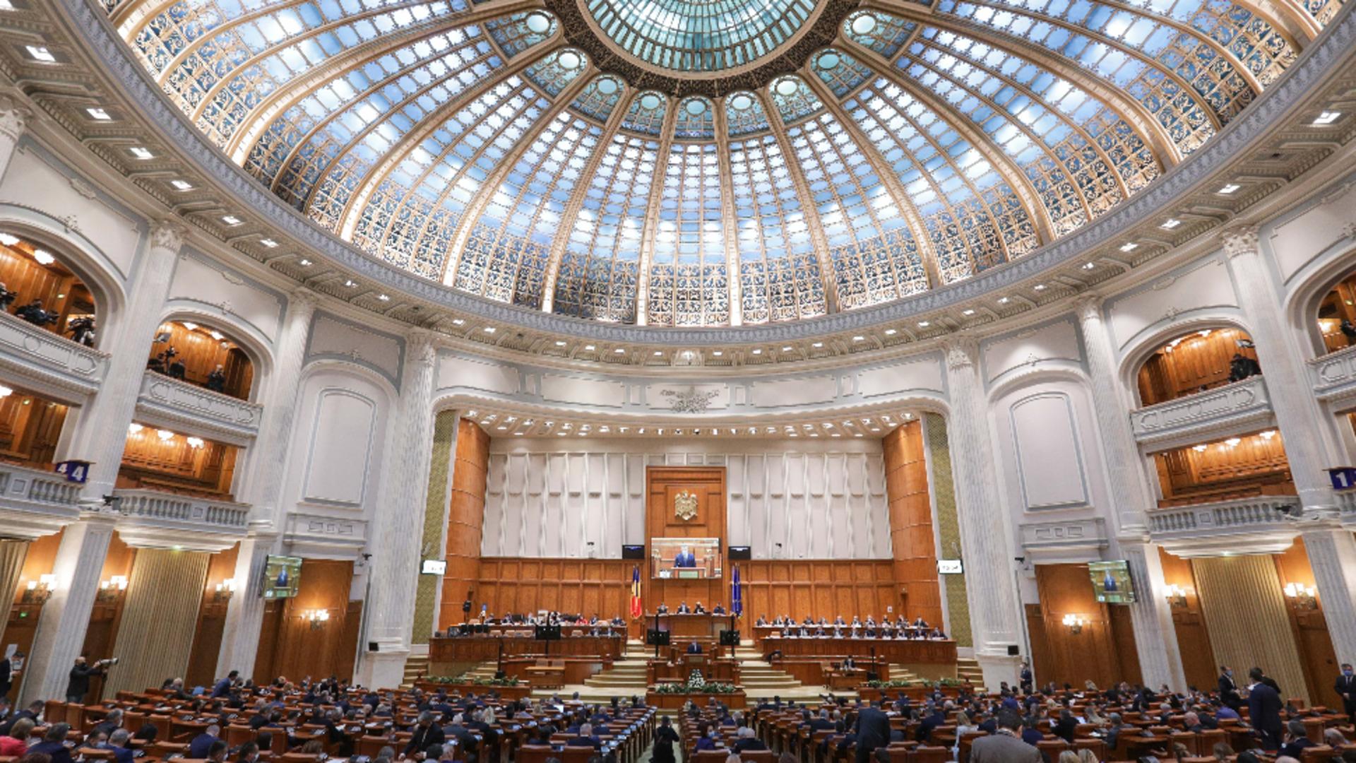 Legea împotriva parlamentarilor absenți a fost promulgată. 1 Legea impotriva parlamentarilor absenti a fost promulgata