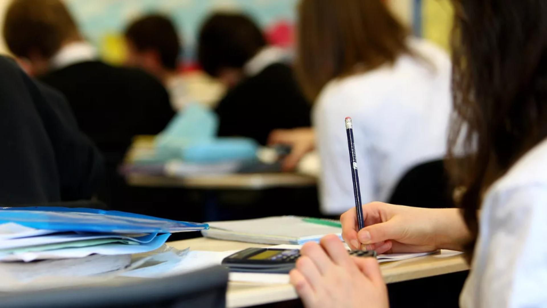 Numărul elevilor care primesc 500 lei a crescut. 1 Numarul elevilor care primesc 500 lei a crescut