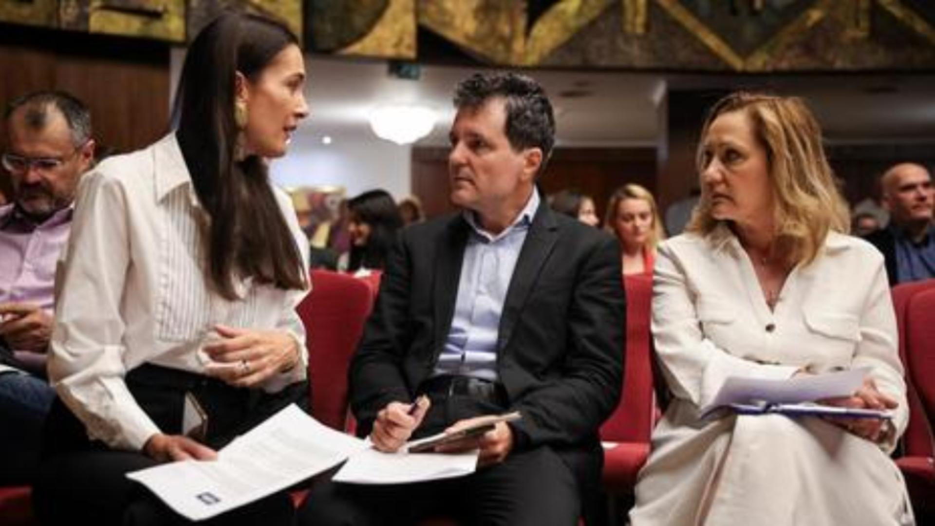 Rezistii disperati se rafuiesc in justitie chiar acum Lasconi Sunt lidera USR si 20 de talibani isi bat joc de democratie