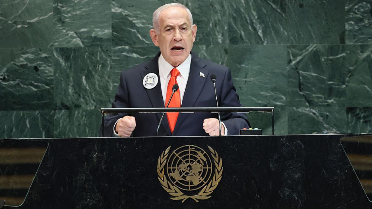 Benjamin Netanyahu a adus recuzita la ONU cod QR harta cu axa terorii si teste pentru diplomati