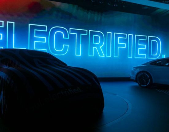 Masinile electrice de lux nu se vand deloc