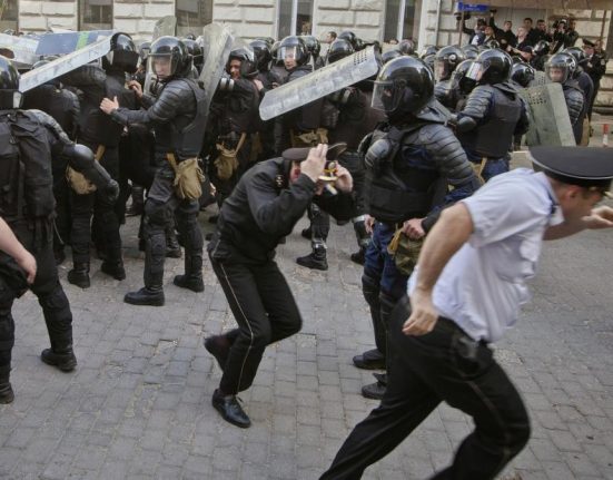Rusia lui Putin pregateste proteste violente in Moldova