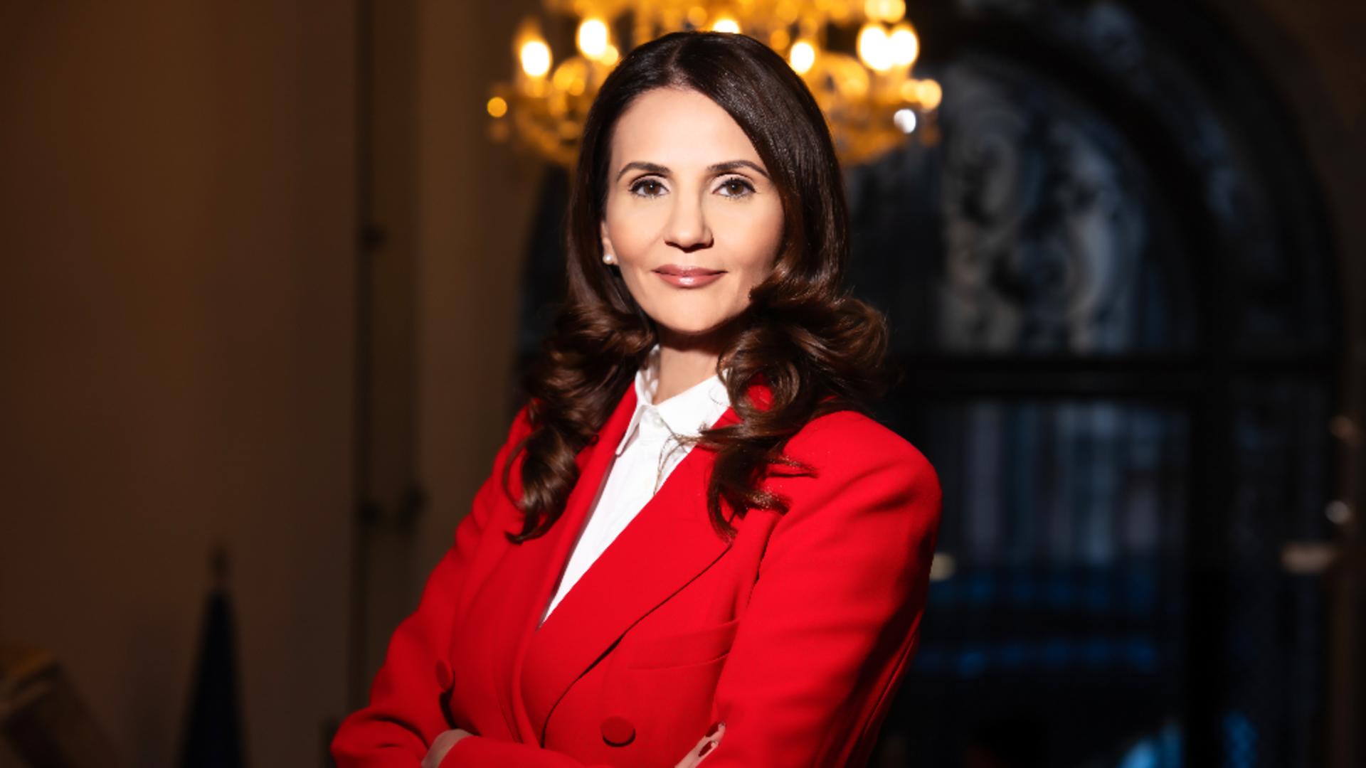 Anca Alexandrescu: „Sistemul a pus oamenii săi în fruntea țării prin ONG-uri și influenceri” 1 Anca Alexandrescu Sistemul a pus oamenii sai in fruntea tarii prin ONG uri si influenceri